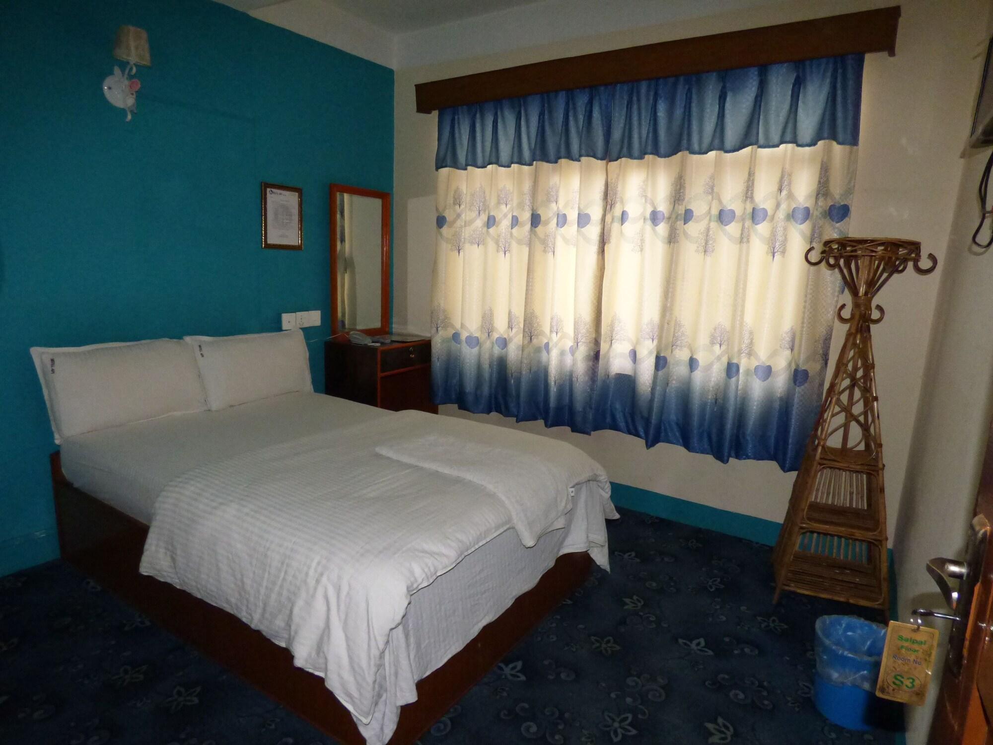 Hotel Api Катманду Екстериор снимка