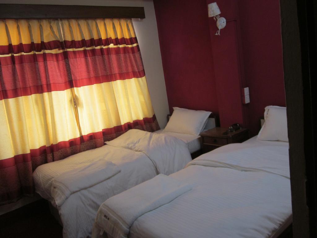 Hotel Api Катманду Екстериор снимка