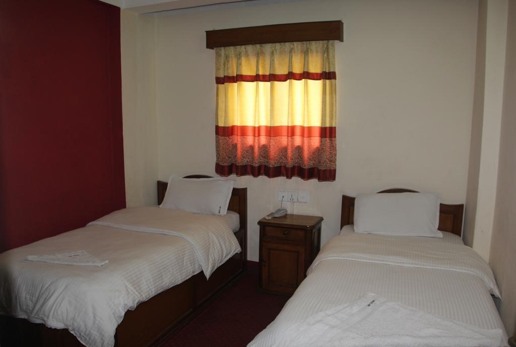 Hotel Api Катманду Екстериор снимка